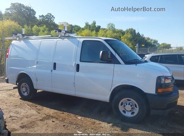 1GCWGAFP2R1174904 2024 CHEVROLET EXPRESS White Widok wnętrza z tyłu