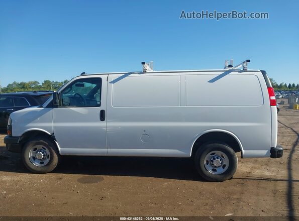 1GCWGAFP2R1174904 2024 CHEVROLET EXPRESS White Widok wnętrza 360 stopni