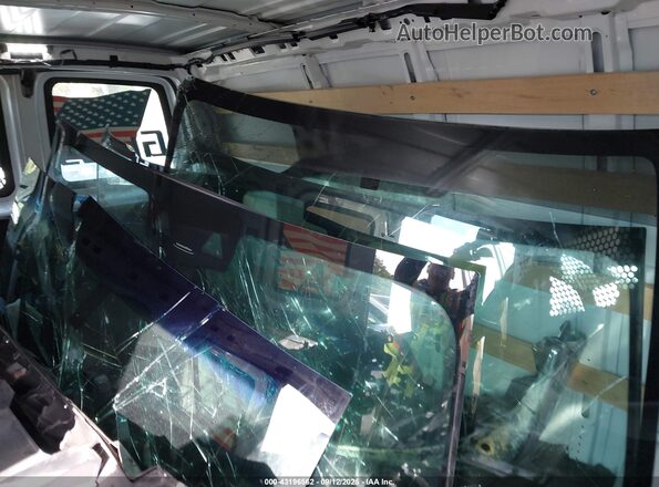 1GTW7AF77M1246365 2021 GMC SAVANA CARGO White Widok naklejki z numerem VIN