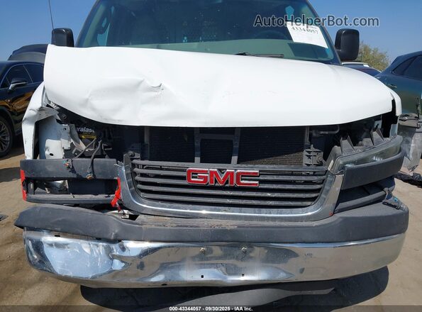 1GTW7AFF1G1904144 2016 GMC SAVANA 2500 Белый Вид спереди
