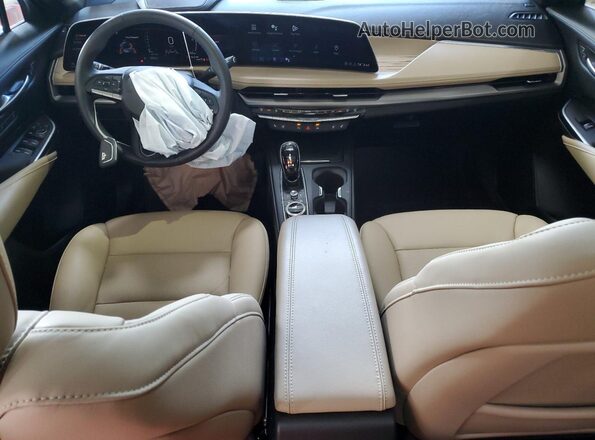 1GYFZDR40RF243213 2024 CADILLAC XT4 Silver Вид панелі приладів