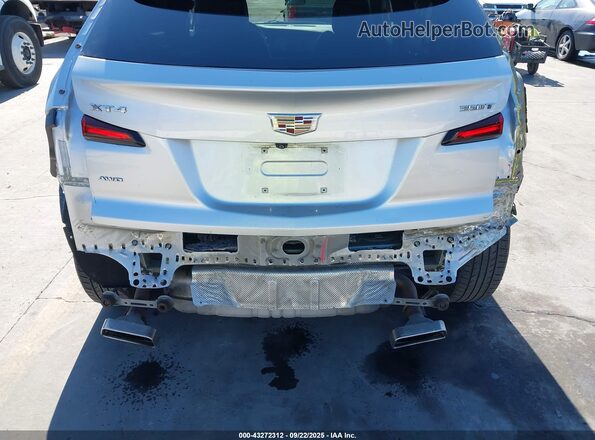 1GYFZDR47NF134712 2022 CADILLAC XT4 Silver Widok z przodu