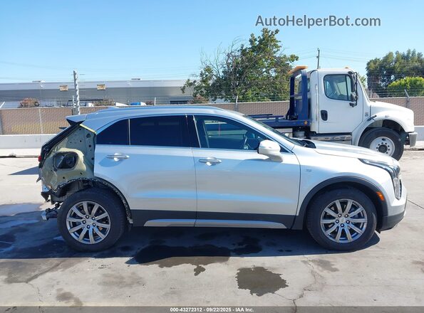 1GYFZDR47NF134712 2022 CADILLAC XT4 Silver Widok wnętrza 360 stopni