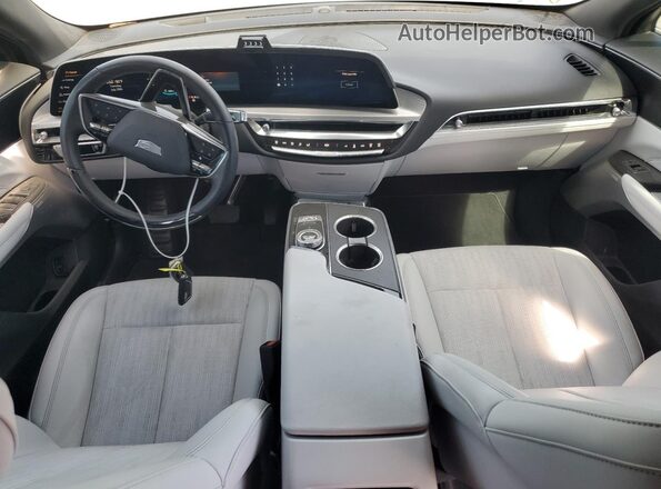 1GYKPVRL8RZ122798 2024 CADILLAC OTHER Silver Vista del salpicadero