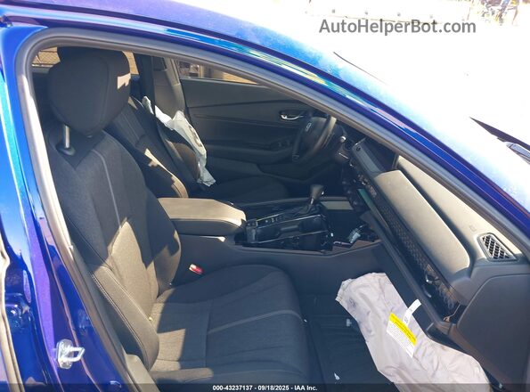 1HGCY2F52RA068040 2024 HONDA ACCORD HYBRID Синий Вид салона спереди