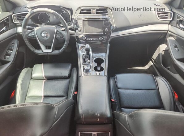 1N4AA6AP8JC384552 2018 NISSAN MAXIMA Серебряный Вид панели приборов
