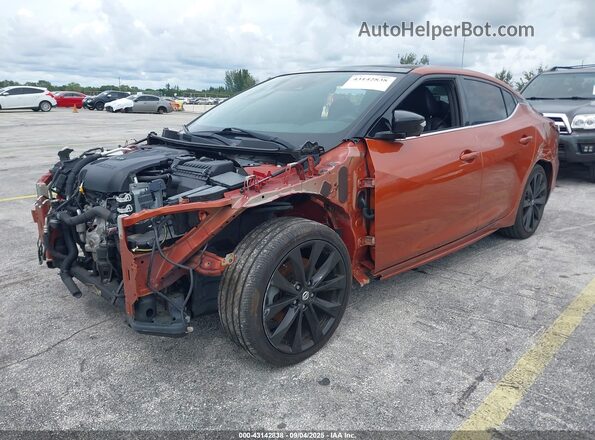 1N4AA6EV1LC373498 2020 NISSAN MAXIMA SR Orange Առջևի ձախ երեք քառորդ տեսարան