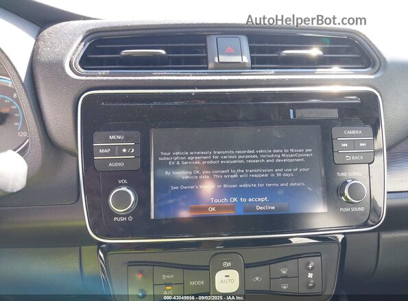 1N4AZ1CP4JC305029 2018 NISSAN LEAF Red 360 interior view
