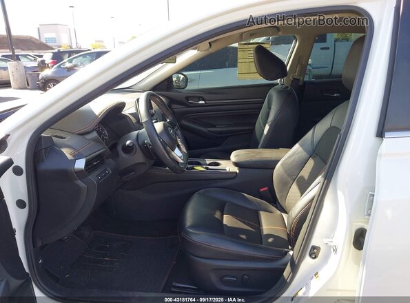 1N4BL4CV1MN421819 2021 NISSAN ALTIMA White Front interior view