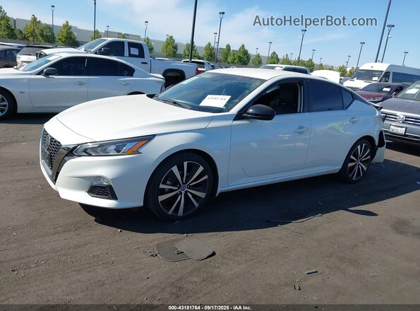 1N4BL4CV1MN421819 2021 NISSAN ALTIMA White 360 interior view