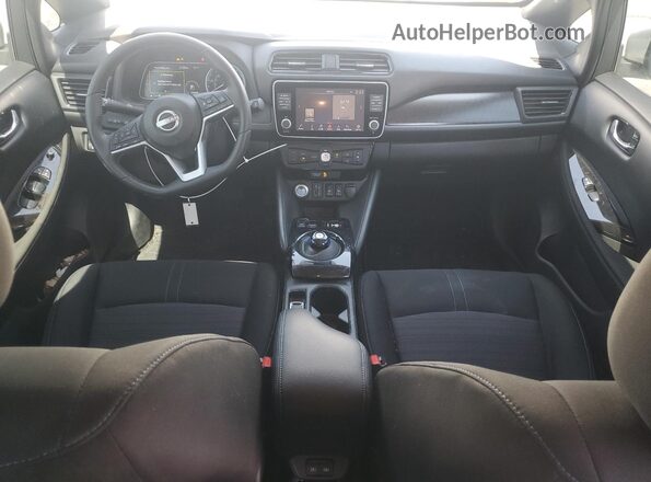1N4CZ1CV2SC559685 2025 NISSAN LEAF Silver Widok deski rozdzielczej