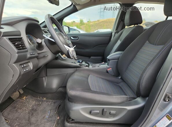 1N4CZ1CVXRC551067 2024 NISSAN LEAF Gray წინა სალონის ხედი