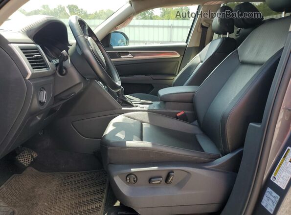1V2DR2CA2JC559202 2018 VOLKSWAGEN ATLAS Gray Вид салону спереду