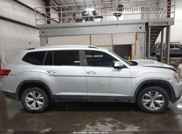 1V2KR2CA5JC528694 2018 VOLKSWAGEN ATLAS Серебряный Вид задней части салона