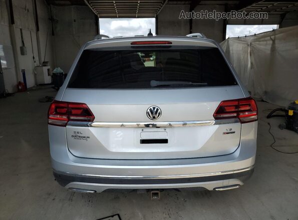 1V2MR2CA4JC573604 2018 VOLKSWAGEN ATLAS Silver Widok z tyłu