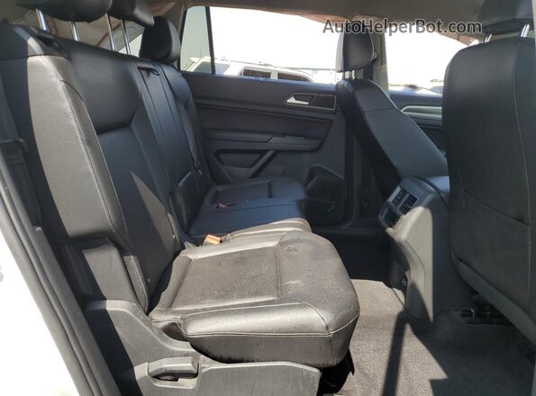 1V2RR2CA1JC565076 2018 VOLKSWAGEN ATLAS White Widok wnętrza z tyłu