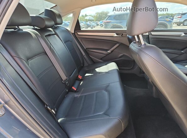 1VWAA7A30JC033340 2018 VOLKSWAGEN PASSAT Gray Rear seats view