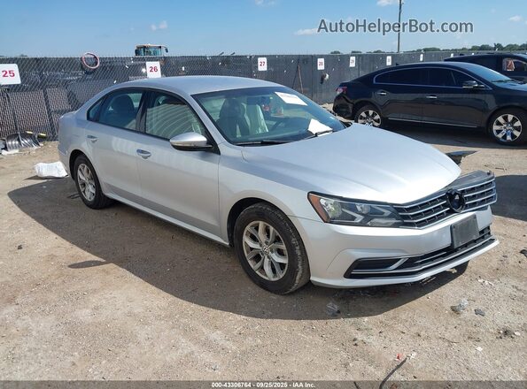 1VWAA7A39JC026029 2018 VOLKSWAGEN PASSAT Silver Front right