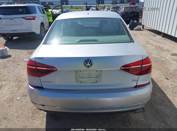 1VWAA7A39JC026029 2018 VOLKSWAGEN PASSAT Silver 