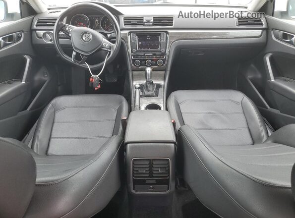 1VWBA7A35JC009426 2018 VOLKSWAGEN PASSAT White Vista del salpicadero