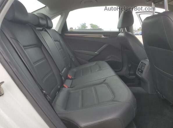 1VWBA7A35JC009426 2018 VOLKSWAGEN PASSAT White Vista de los asientos traseros