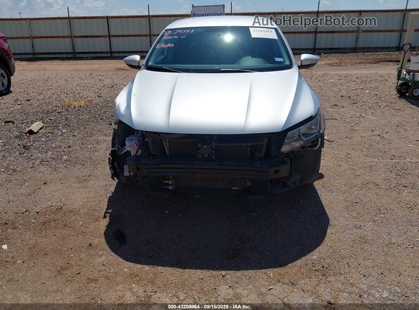 1VWDT7A39HC044449 2017 VOLKSWAGEN PASSAT Silver Widok wnętrza z tyłu