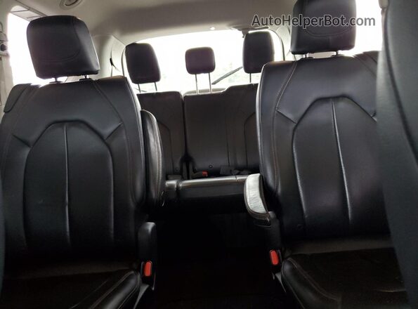 2C4RC1BG2JR120890 2018 CHRYSLER PACIFICA Black Rear interior view