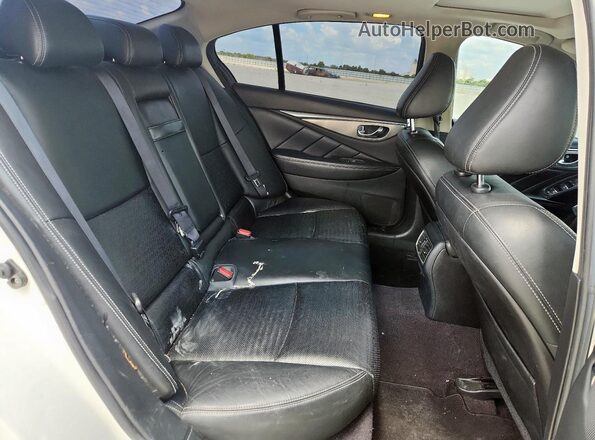 JN1EV7AR5JM436823 2018 INFINITI Q50 White Вид задньої частини салону