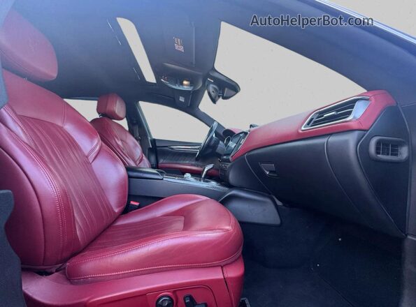 ZAM57YTL0K1319168 2019 MASERATI GHIBLI Black Widok z przodu