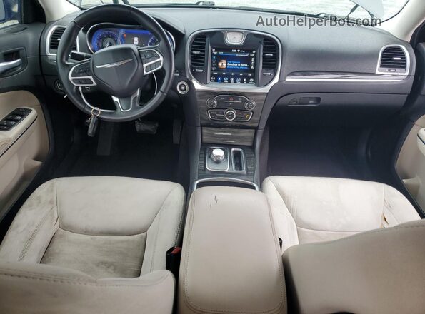 2C3CCAAG2JH137495 2018 CHRYSLER 300 Gray Dashboard view