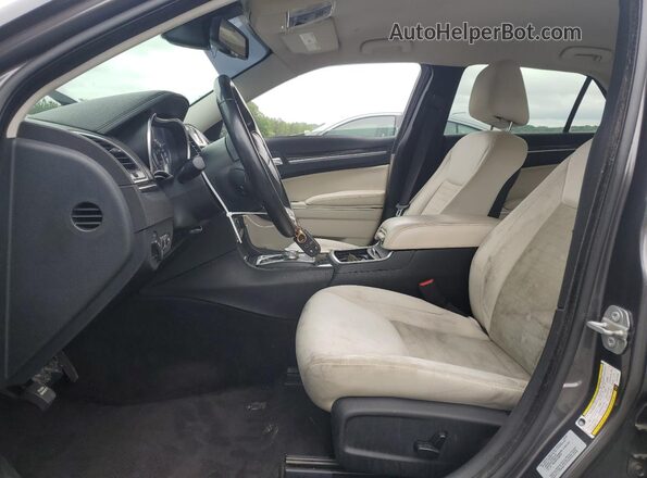 2C3CCAAG2JH137495 2018 CHRYSLER 300 Gray Front interior view
