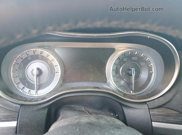 2C3CCAAG4JH190702 2018 CHRYSLER 300 Gray ხელსაწყოთა პანელის ხედი