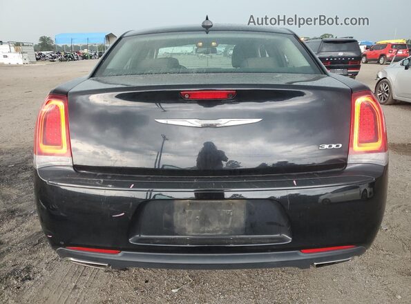 2C3CCAAG8JH340956 2018 CHRYSLER 300 Black Rear view