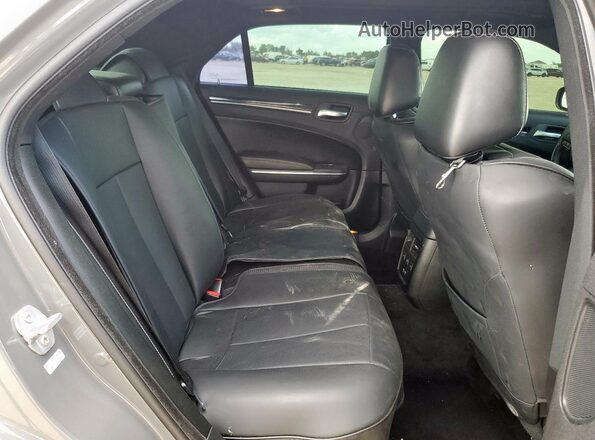 2C3CCABG1JH232399 2018 CHRYSLER 300 Gray უკანა სავარძლების ხედი