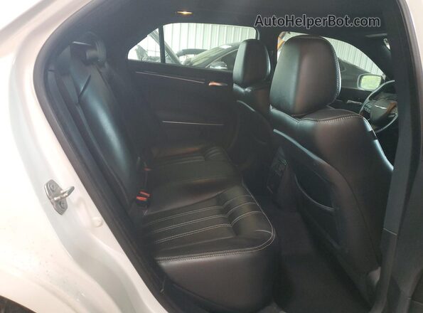 2C3CCABG1JH301382 2018 CHRYSLER 300 White Rear seats view