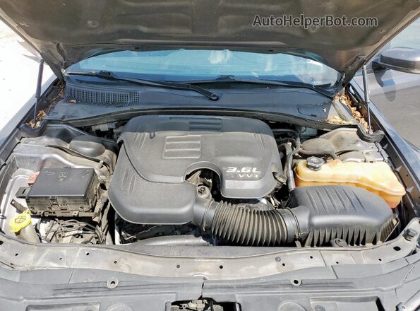 2C3CCABG2JH243945 2018 CHRYSLER 300 Gray Rear interior view