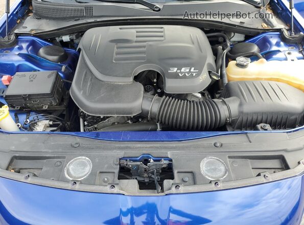 2C3CCABG9JH274755 2018 CHRYSLER 300 Blue Rear interior view