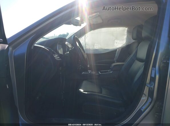 2C3CCAEG2JH140973 2018 CHRYSLER 300 Silver Вид салону спереду