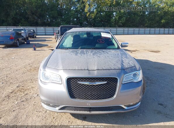 2C3CCAEG2JH140973 2018 CHRYSLER 300 Silver Вид задньої частини салону