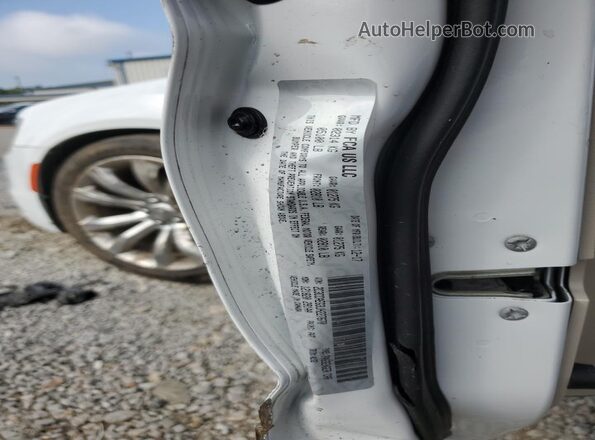 2C3CCAEG3JH227670 2018 CHRYSLER 300 White Вид наклейки з VIN-кодом