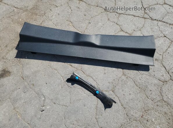 2C3CCAEG7JH123294 2018 CHRYSLER 300 Maroon Vista del compartimento del motor