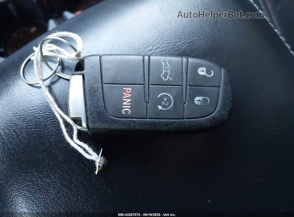 2C3CCAGG5KH561486 2019 CHRYSLER 300 Серый Вид панели приборов
