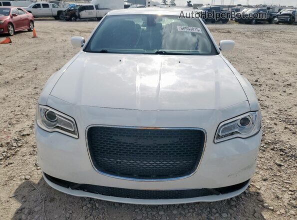 2C3CCARGXJH324701 2018 CHRYSLER 300 White Вид спереду