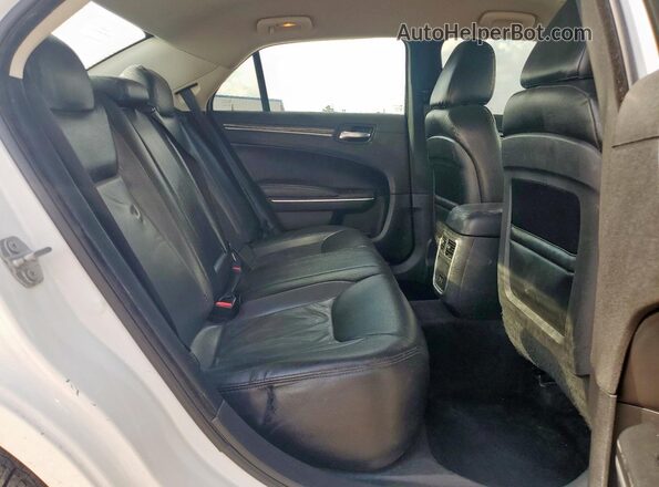 2C3CCARGXJH324701 2018 CHRYSLER 300 White Вид задньої частини салону