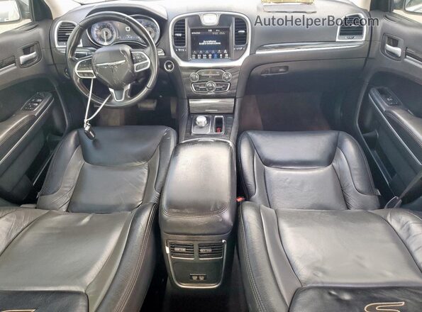 2C3CCARGXJH324701 2018 CHRYSLER 300 White Вид панелі приладів