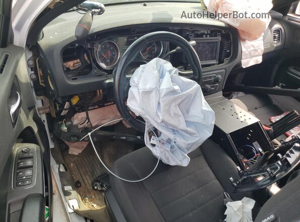 2C3CDXKT6KH622557 2019 DODGE CHARGER Белый Вид панели приборов