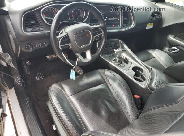 2C3CDZAG2JH241318 2018 DODGE CHALLENGER White Вид панелі приладів