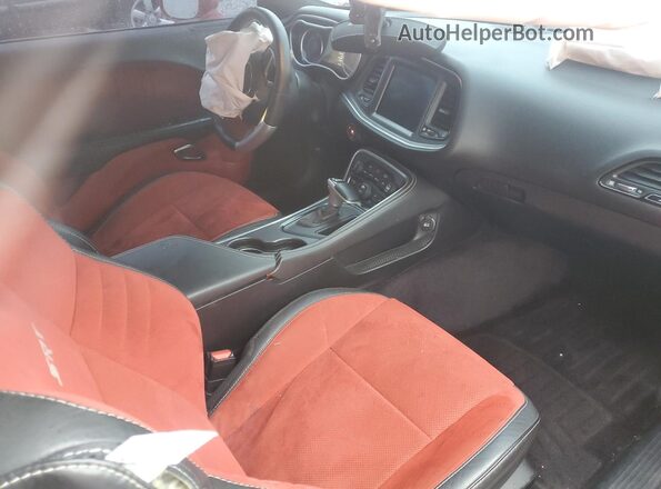 2C3CDZDJ9JH232767 2018 DODGE CHALLENGER Red Vista del salpicadero