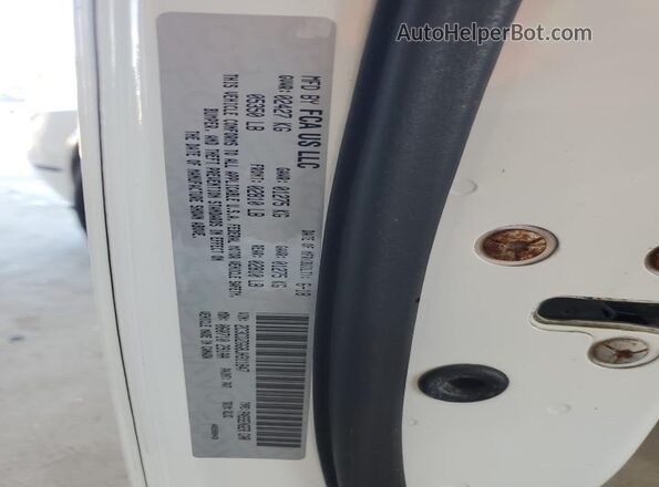 2C3CDZGG8JH311847 2018 DODGE CHALLENGER White Vista del compartimento del motor