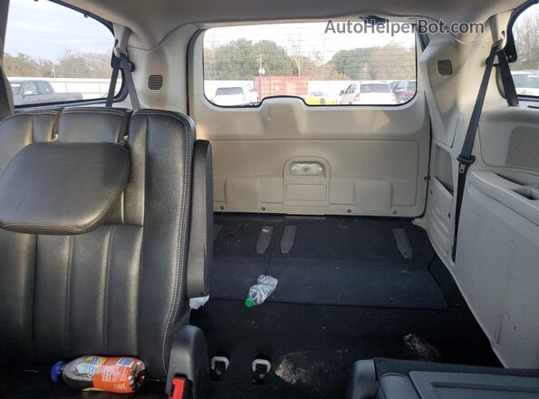 2C4RC1BG8GR207198 2016 CHRYSLER TOWN Серебряный Вид задних сидений
